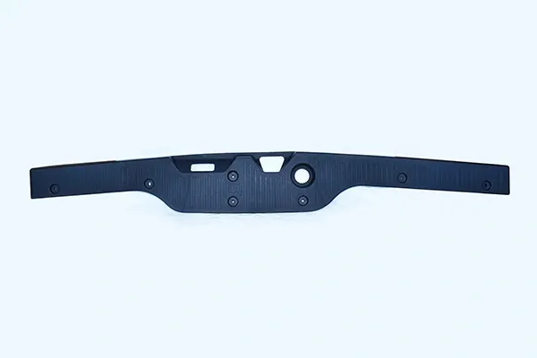 Moldura inferior de puerta trasera de maletero 55810 Asam