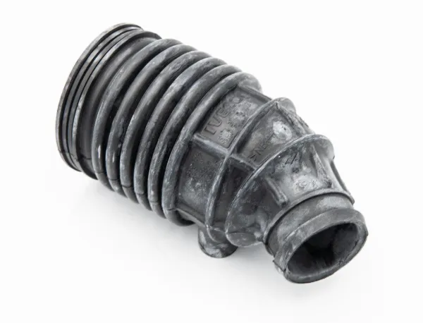 Tubo de admisión de aire al turbocompresor 500366843 Iveco