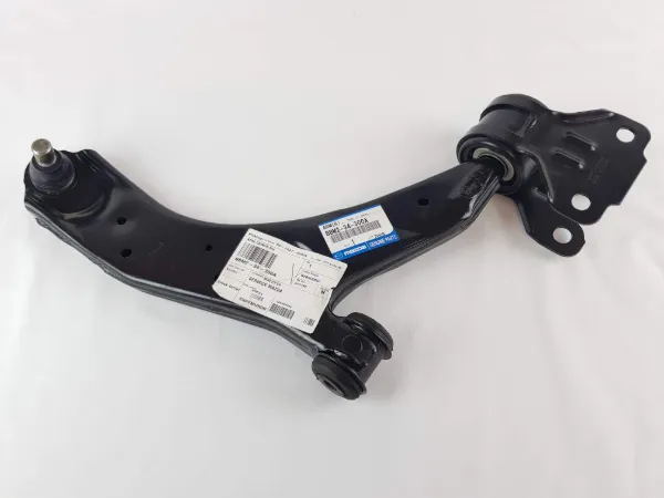 Brazo inferior derecho de la suspensión delantera BBM234300A Mazda
