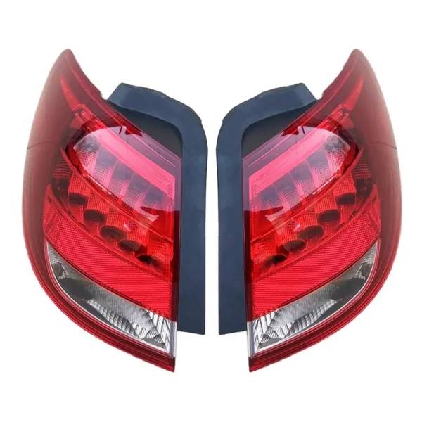 Piloto trasero exterior derecho A2469068200 Mercedes