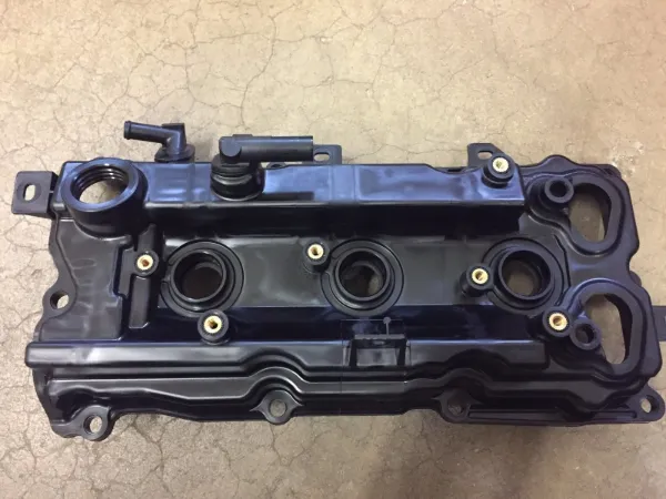 Tapa de válvulas izquierda 132649N00B Nissan/Infiniti