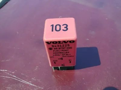 Relé de bomba eléctrica de combustible VOLVO 9434225
