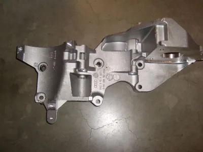Soporte del alternador VAG 03L903139D