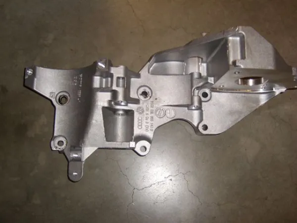 Soporte del alternador 03L903139D VAG