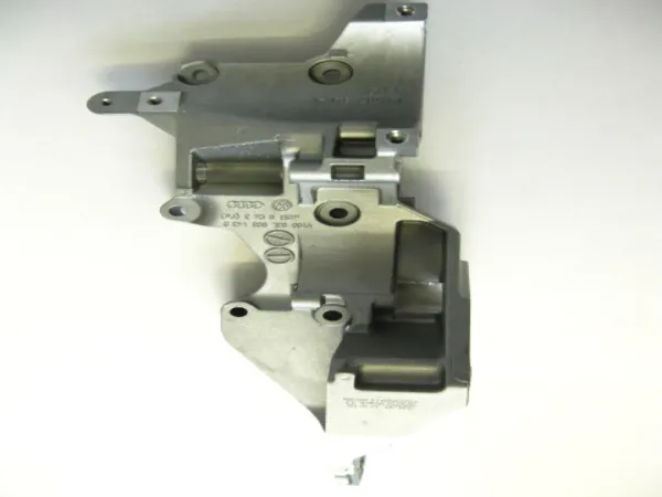 Soporte del alternador 03L903143Q VAG