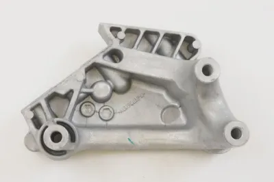 Soporte derecho del motor VAG 04L199207