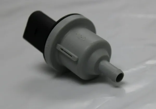Válvula de ventilación de gases del tanque de combustible 058133517B VAG