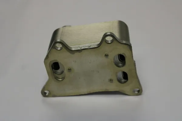 Radiador de aceite debajo del filtro 06L117021G VAG