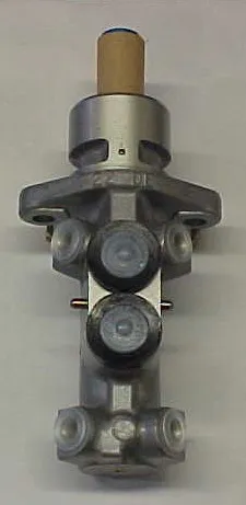 Cilindro maestro de frenos 357611019B VAG