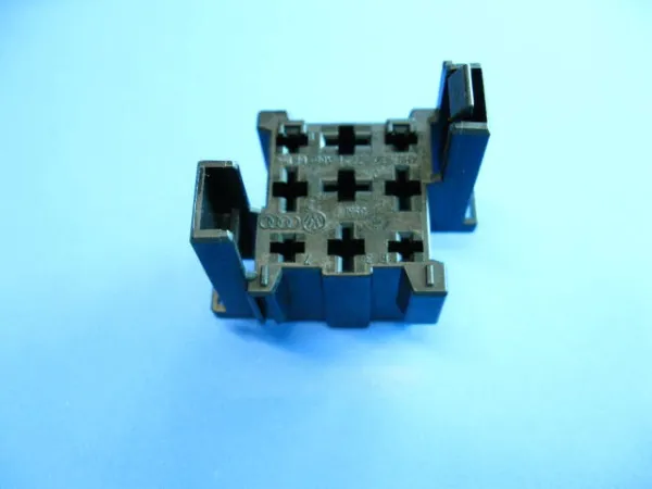 Caja de fusibles 4H0937527 VAG