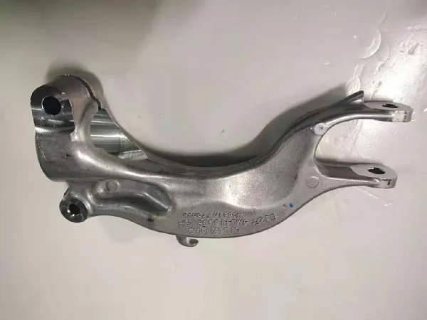 Horquilla inferior derecha del amortiguador delantero 4M0413038H VAG