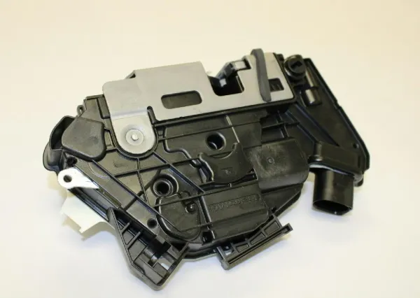 Cerradura de puerta trasera izquierda 5N0839015R VAG