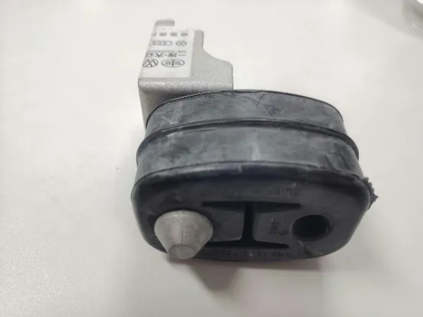 Soporte trasero del silenciador 5Q0253144D VAG
