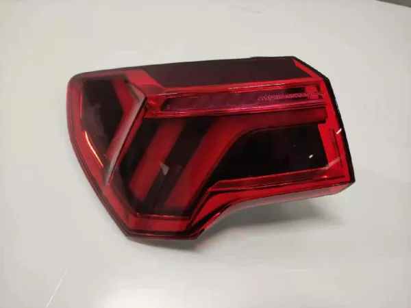 Piloto trasero exterior izquierdo 83A945091 VAG