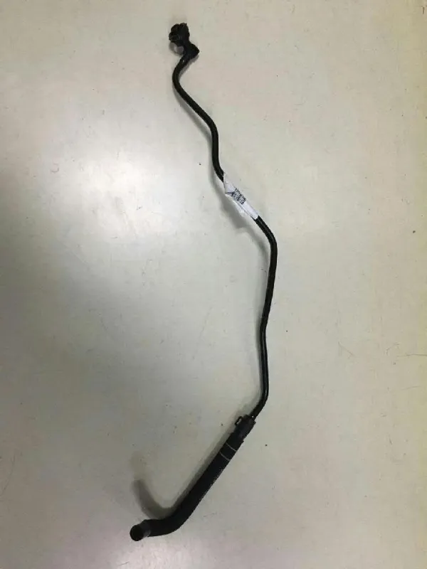 Manguera superior del depósito de expansión 8R0121081BP VAG