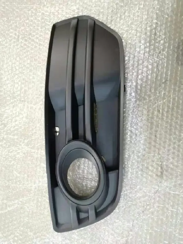 Tapa de rejilla de faro antiniebla delantero derecho 8R0807682A01C VAG