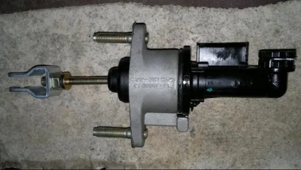 Cilindro maestro de embrague T111602020 Chery