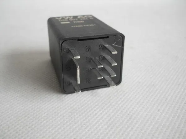 Relé de bujía de precalentamiento Audi A3 8YS, 8YM