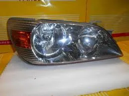 Faro derecho 8113053080 Toyota