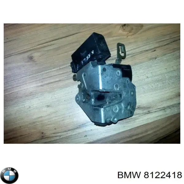 Cerradura de puerta delantera derecha 8122418 BMW
