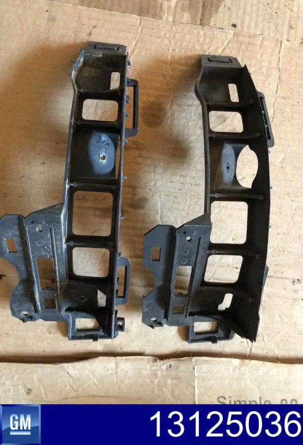 Soporte de parachoques trasero izquierdo 13125036 General Motors