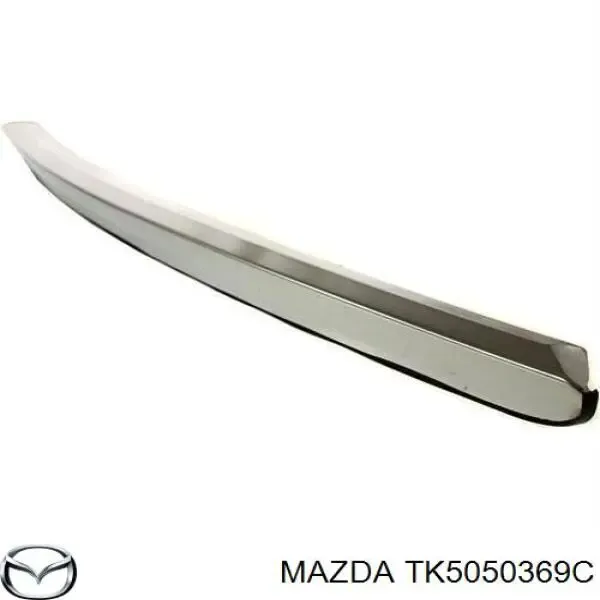 Moldura de parachoques trasero TK5050369C Mazda