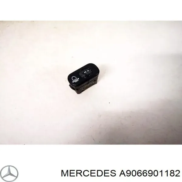Moldura exterior del pilar delantero izquierdo 9066901182 Mercedes