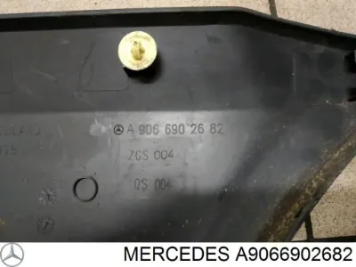 Moldura de salpicadera trasera derecha MERCEDES A9066902682