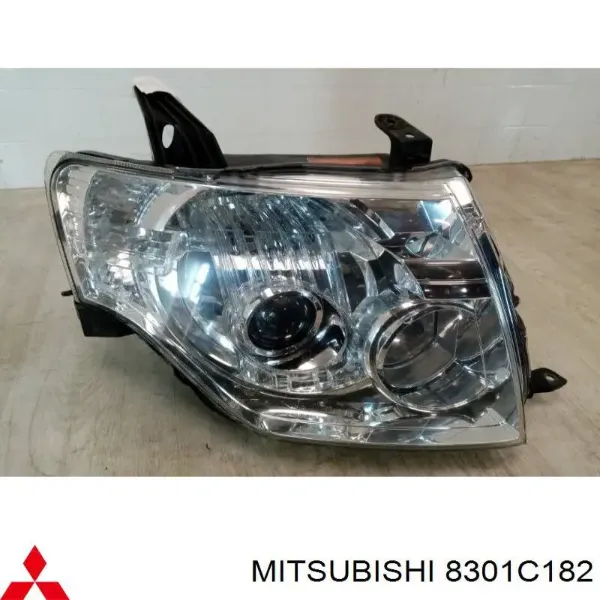 Faro derecho 8301C182 Mitsubishi