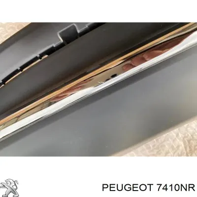 Moldura de parachoques trasero central PEUGEOT 7410NR