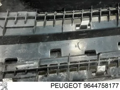 Panal de radiador PEUGEOT 9644758177