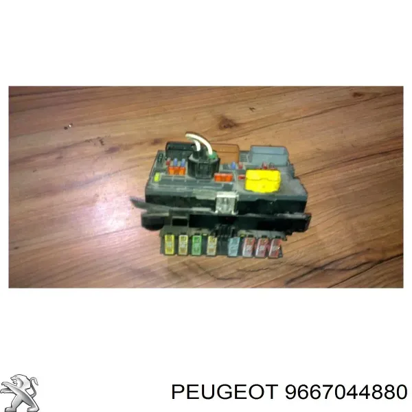 Caja de fusibles Citroen C4 GRAND PICASSO I