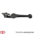 Brazo inferior izquierdo de la suspensión delantera Toyota Camry V2
