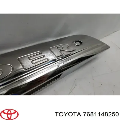 Moldura de puerta del maletero (puerta trasera 3/5) TOYOTA 7681148250