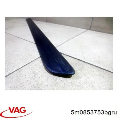 Moldura inferior de la puerta trasera izquierda VAG 5M0853753BGRU