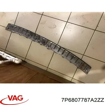 Listón protector, parachoques trasero superior (estribo) VAG 7P6807787A2ZZ