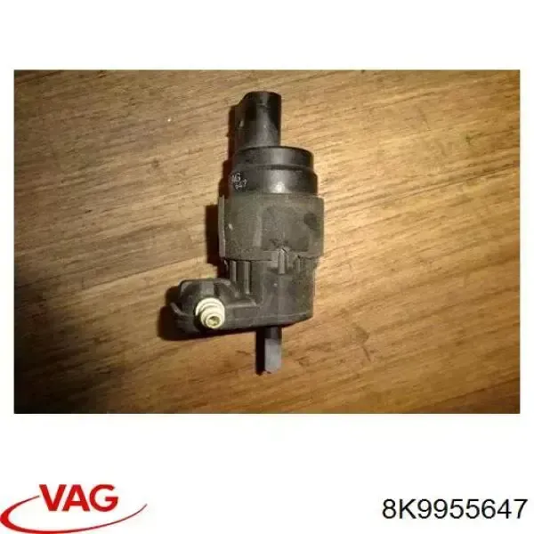 Bomba de agua limpiaparabrisas, delantera 8K9955647 VAG