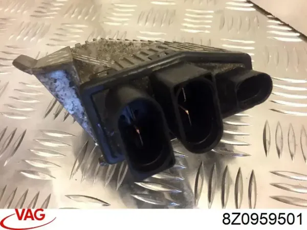 Regulador de velocidad del ventilador de refrigeración (unidad de control) 8Z0959501 VAG