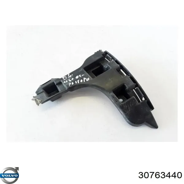 Soporte exterior izquierdo del parachoques trasero 30763440 Volvo