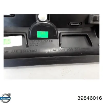 Moldura inferior de puerta delantera izquierda VOLVO 39846016