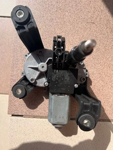 Motor limpiaparabrisas, trasera 13256923 Opel