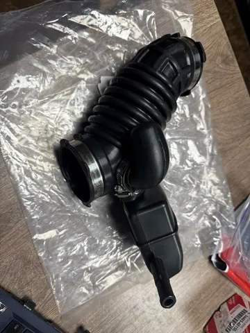 Manguito de aire del medidor de masa de aire 16576ET00A Nissan/Infiniti
