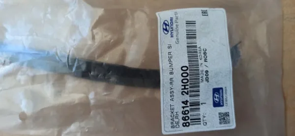 Soporte del parachoques trasero derecho 866142H000 Hyundai/Kia