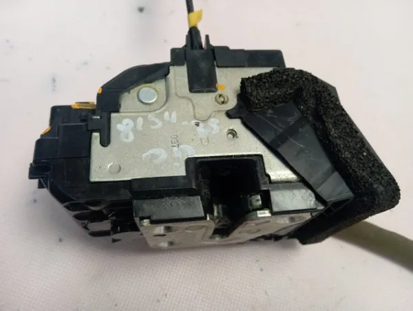 Cerradura de puerta delantera derecha 805004EA2A Renault (RVI)