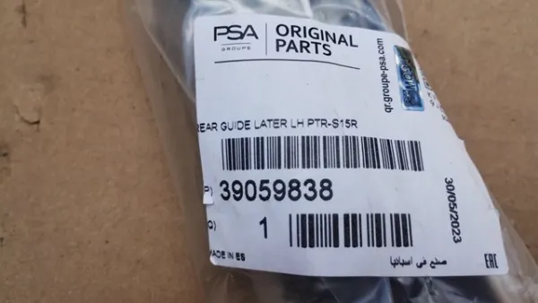Soporte de parachoques trasero izquierdo 39059838 General Motors