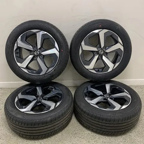 Llantas D03006UA8A Nissan/Infiniti