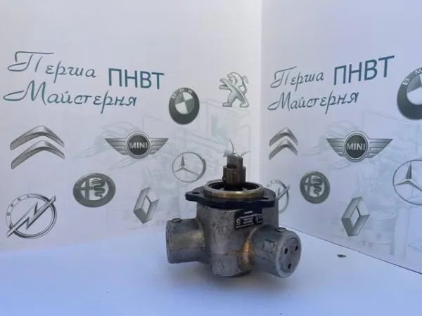 Bomba inyectora 55182636 Opel