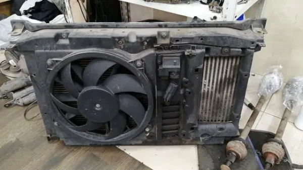 Comprar 9677113480 Peugeot/Citroen Soporte de radiador