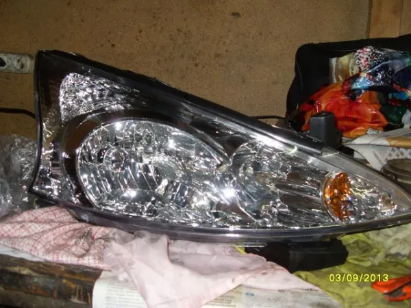 Faro derecho Mitsubishi Grandis NAW