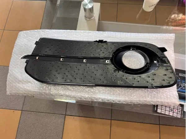 Tapa de rejilla de faro antiniebla delantero derecho PAD99205AR Signeda